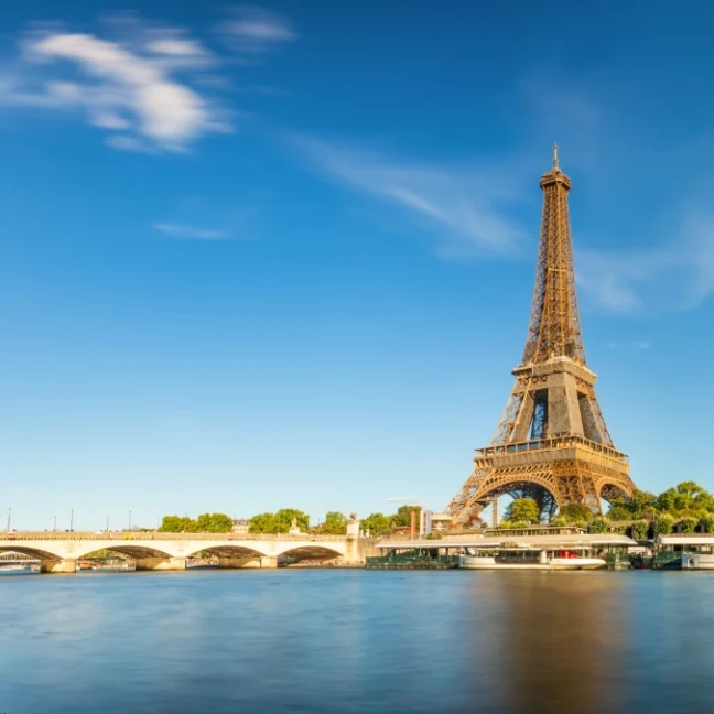 Image of Eiffel Tower from across the Seine River